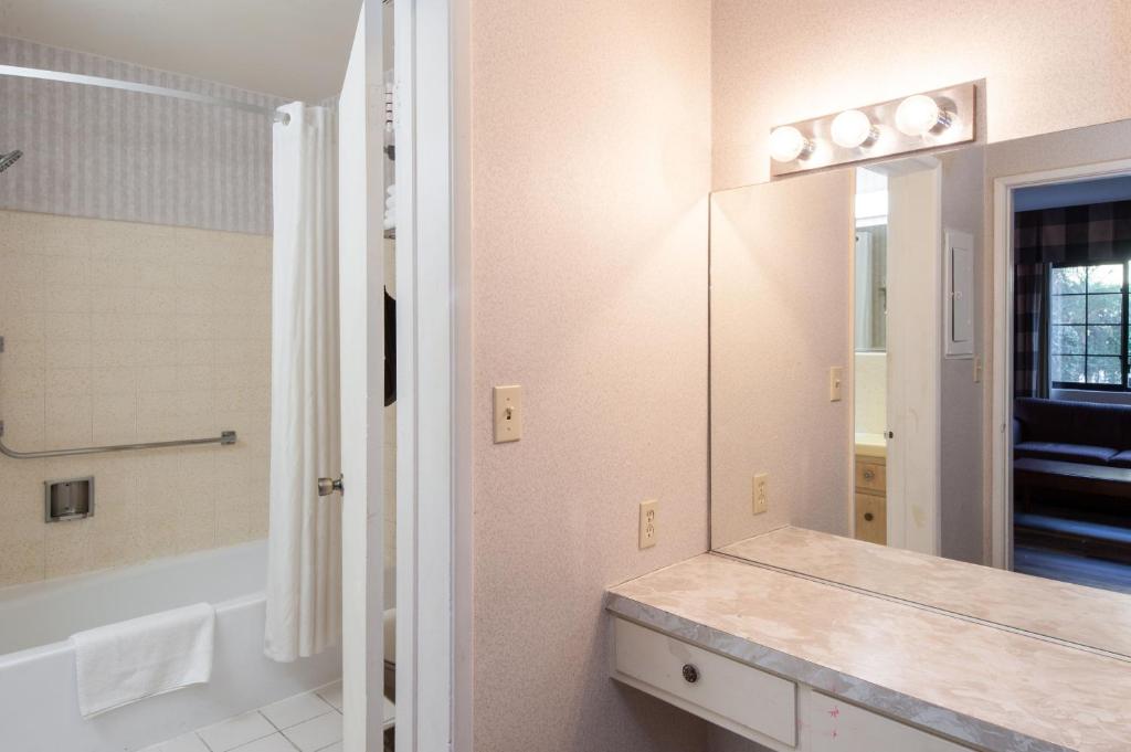 King Room – Non-Smoking