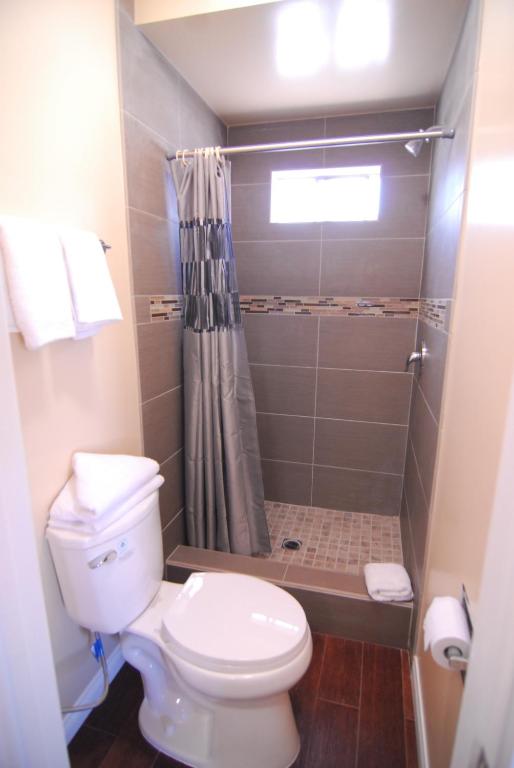 Deluxe Queen Room with One Queen Bed Non-Smoking