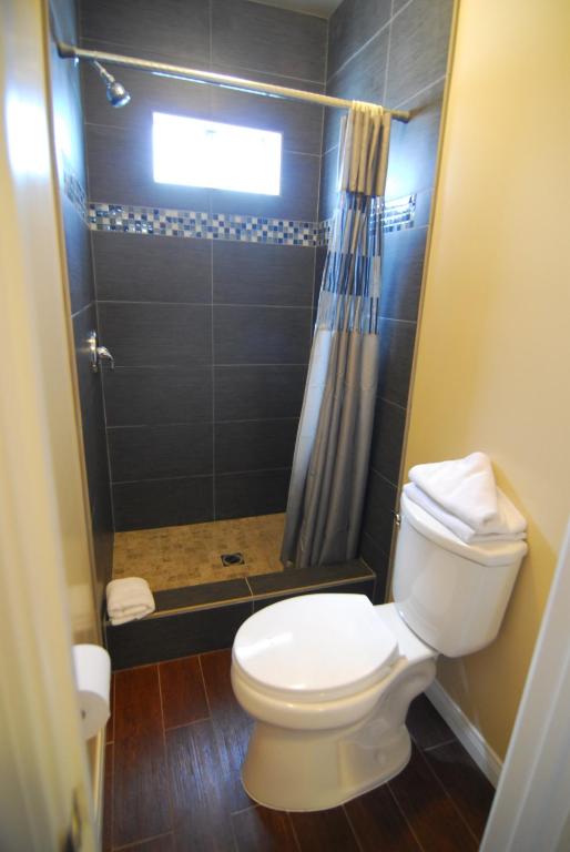 Deluxe Queen Room with One Queen Bed Non-Smoking