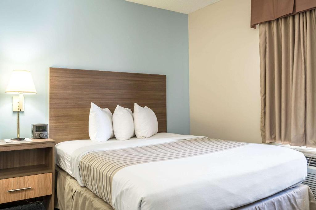 Queen Room – Non-Smoking