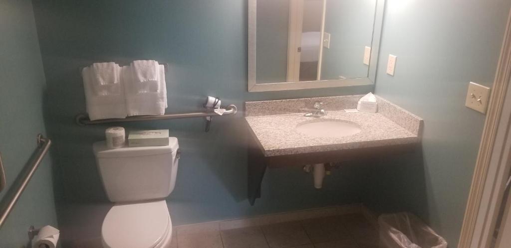 Efficiency Queen Room – AccessibleNon-Smoking