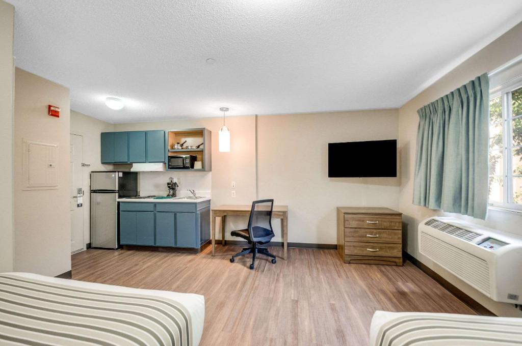 Double Room with Two Double Beds – Non-Smoking