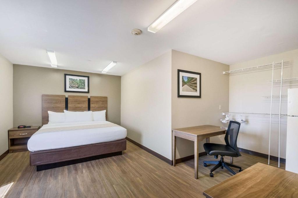 Efficiency King Room – Non-Smoking