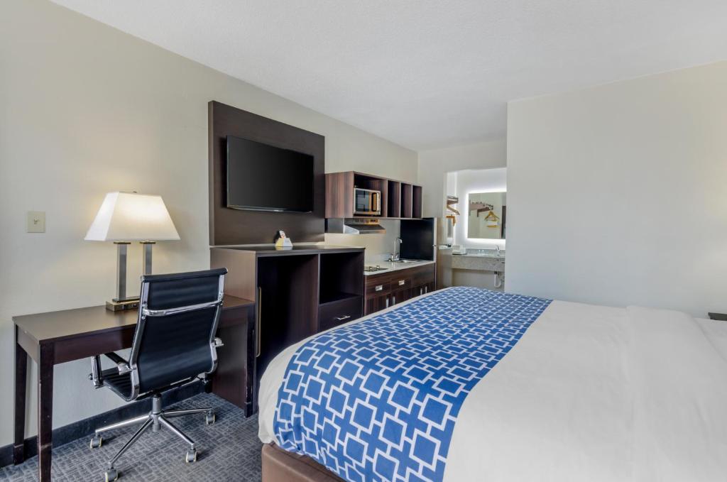 Efficiency King Room with Roll-In Shower – Disability AccessNon Smoking