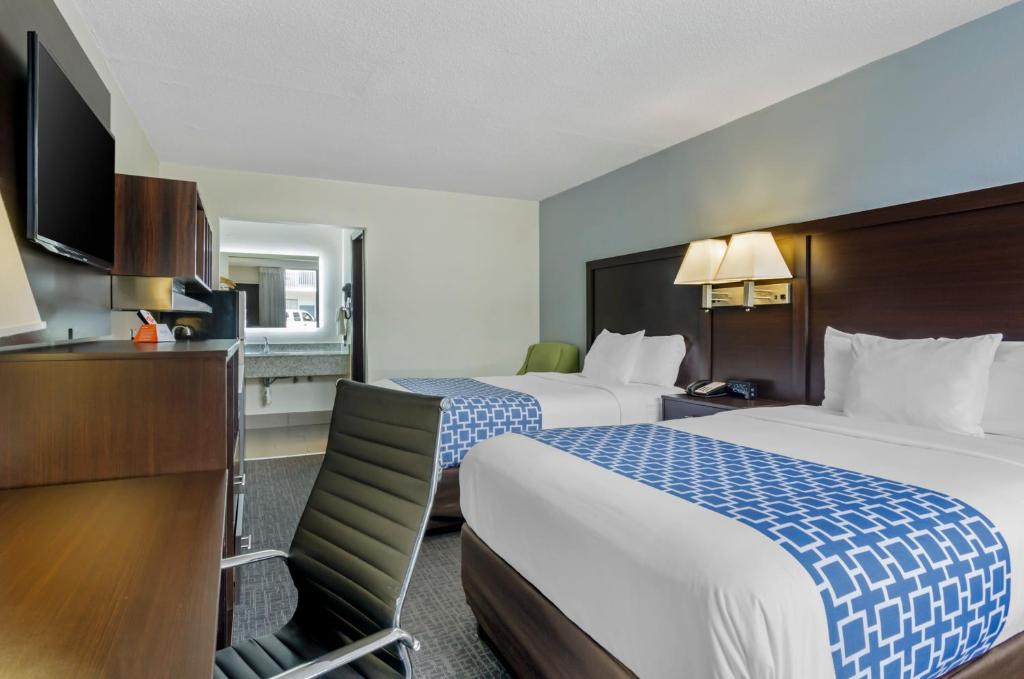 Efficiency Quadruple Room – Non Smoking