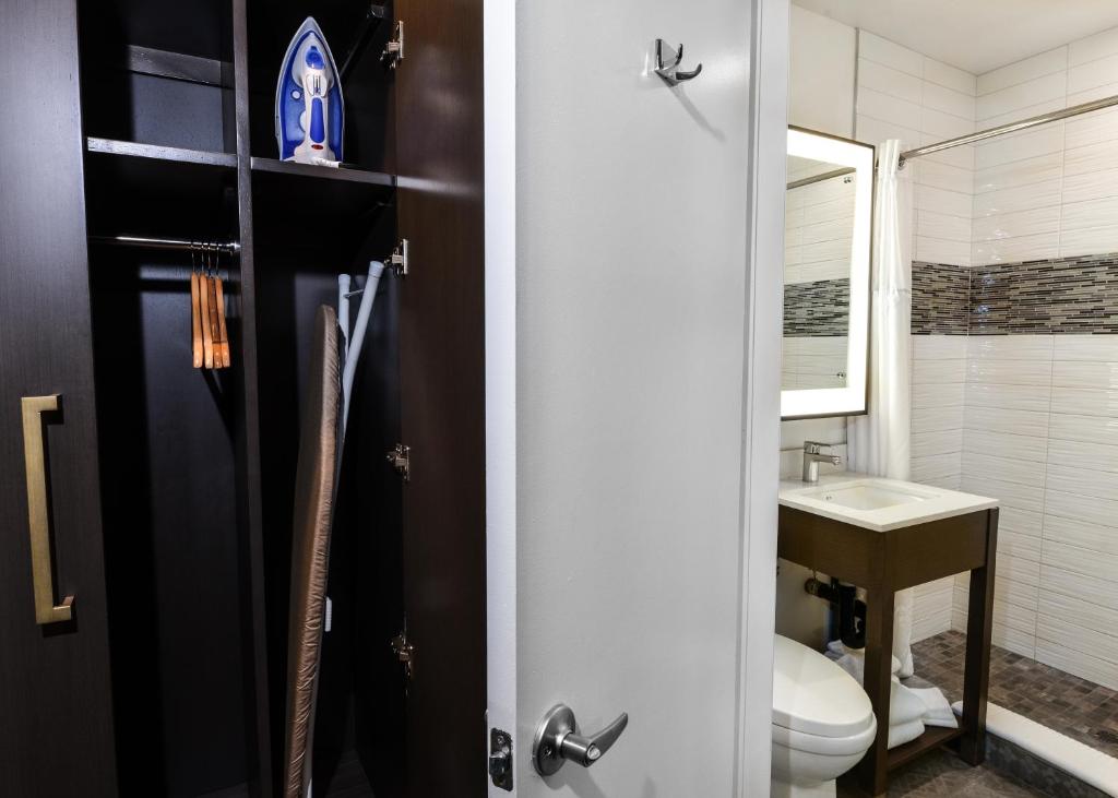 Double Room with Two Double Beds – Walk-in Shower