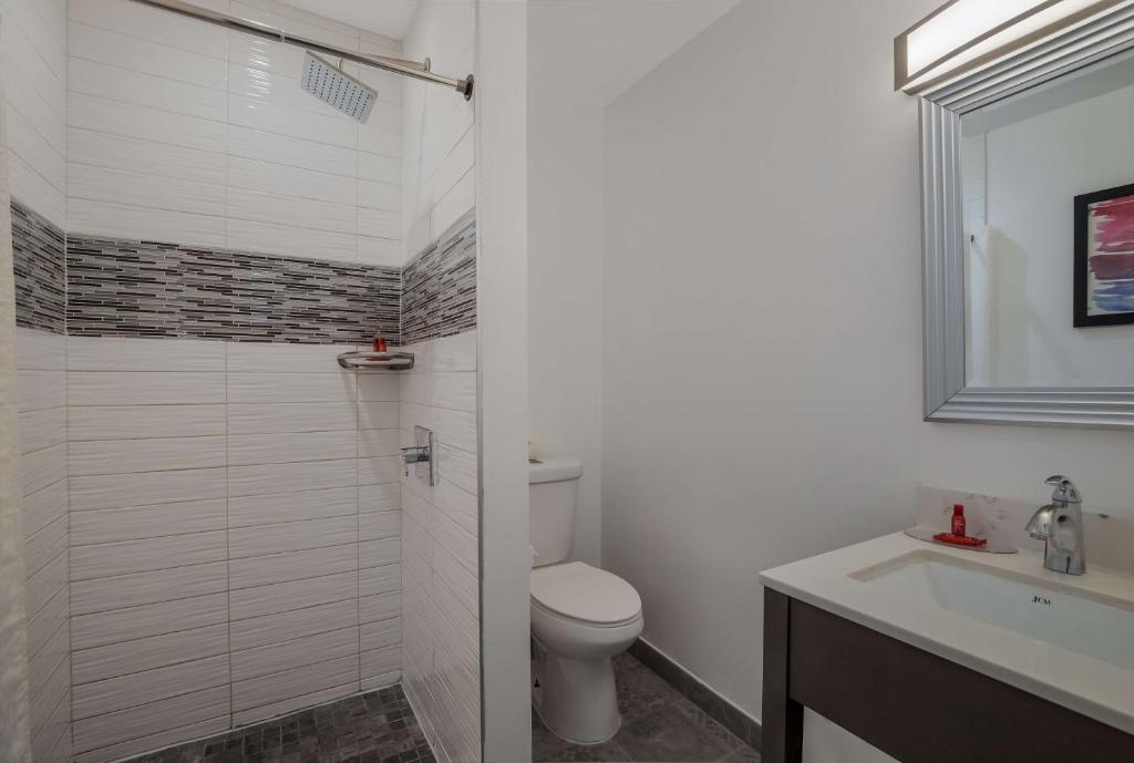 Double Room with Two Double Beds – Walk-in Shower