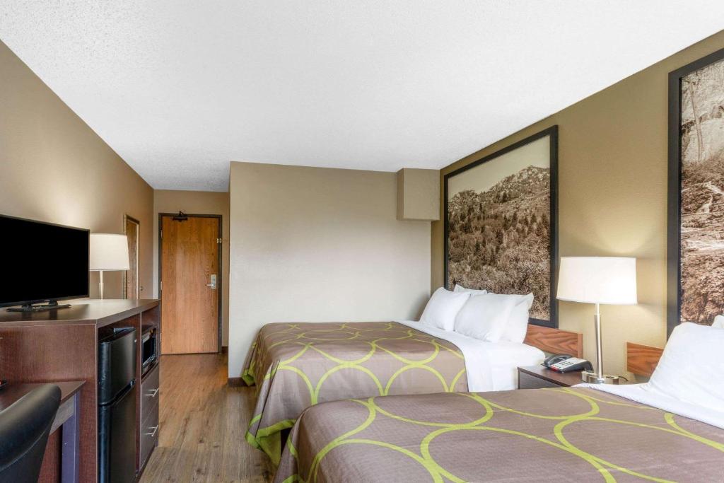 Queen Room with Two Queen Beds – Non-Smoking