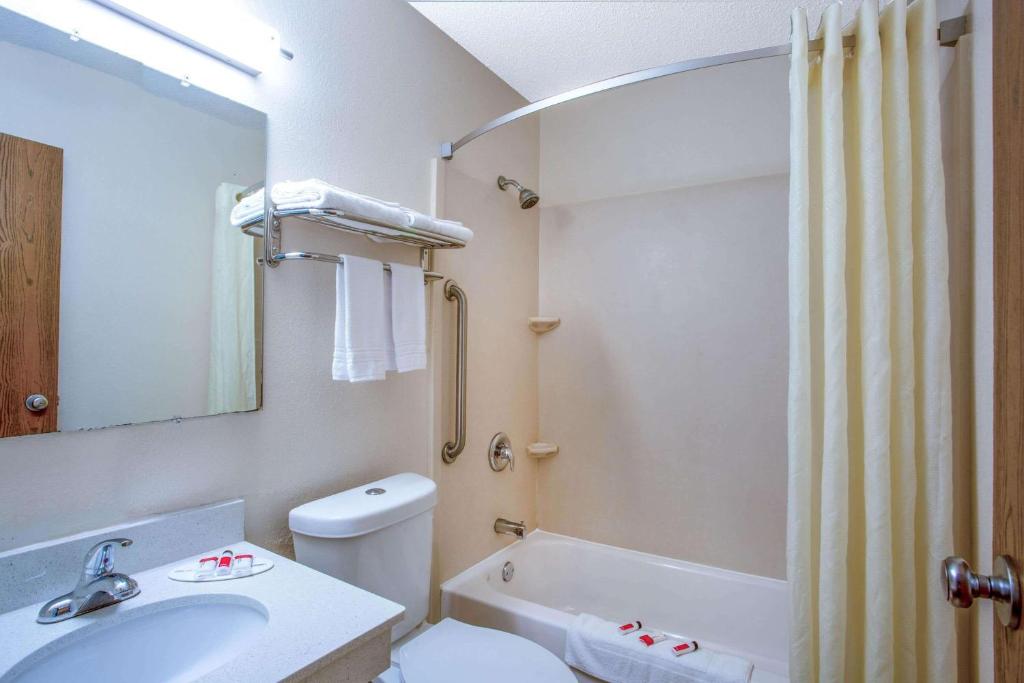 Queen Room with Two Queen Beds – Non-Smoking