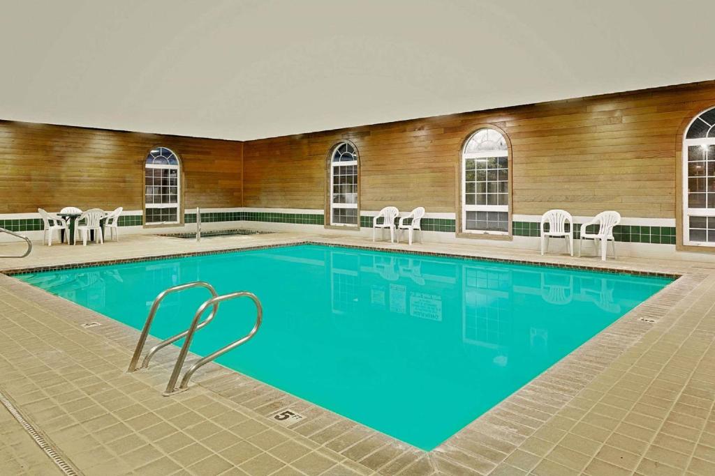 Deluxe King Room – Non-Smoking