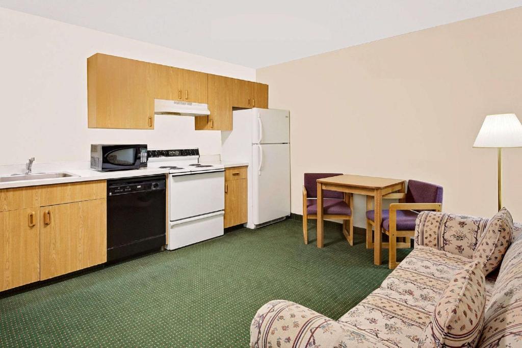 One-Bedroom Suite – Non-Smoking