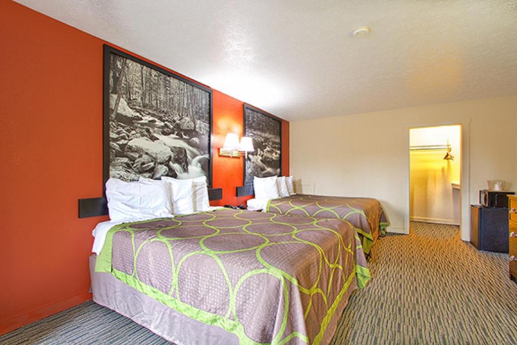 Queen Room with Two Queen Beds – Smoking