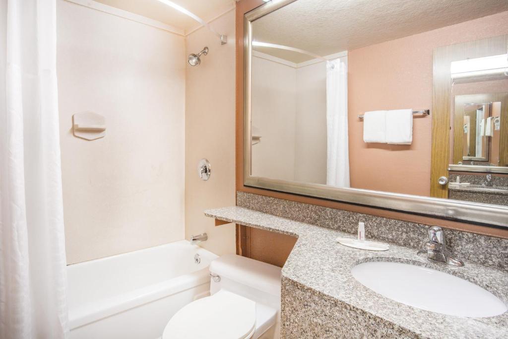 King Studio Suite – Non-Smoking