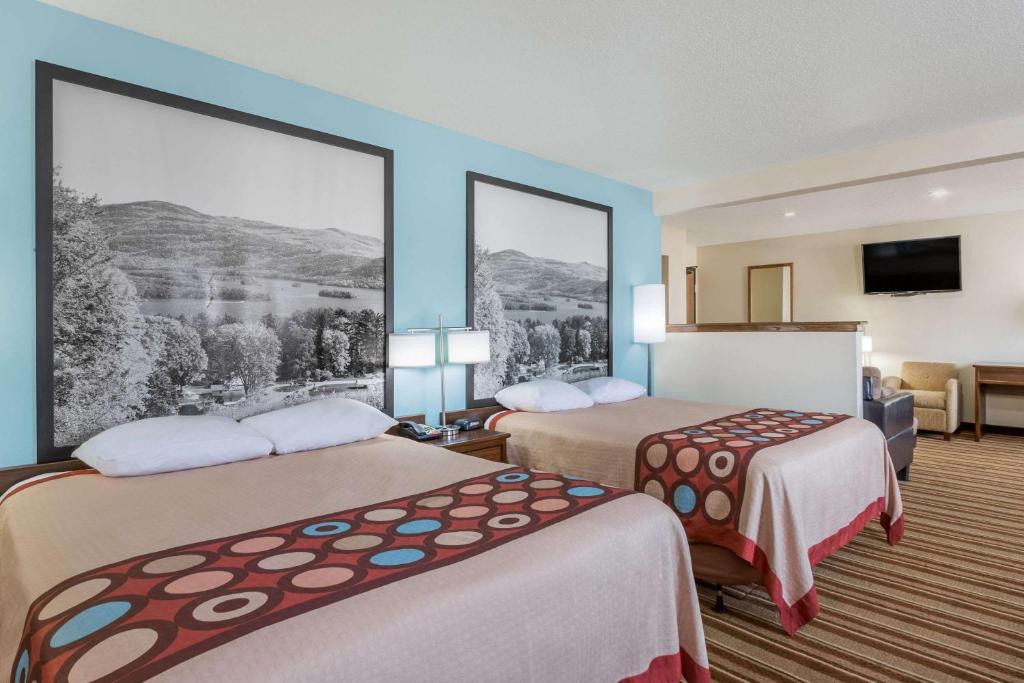 Deluxe Double Room with Two Double Beds – Non-Smoking