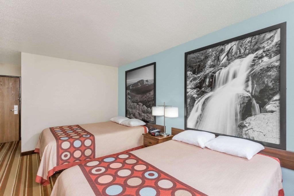 Deluxe Double Room with Two Double Beds – Non-Smoking