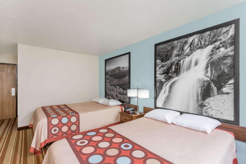 Deluxe Double Room with Two Double Beds – Non-Smoking