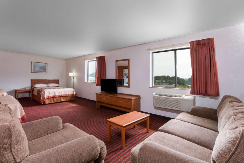 Studio Suite with Two Queen Beds – Smoking