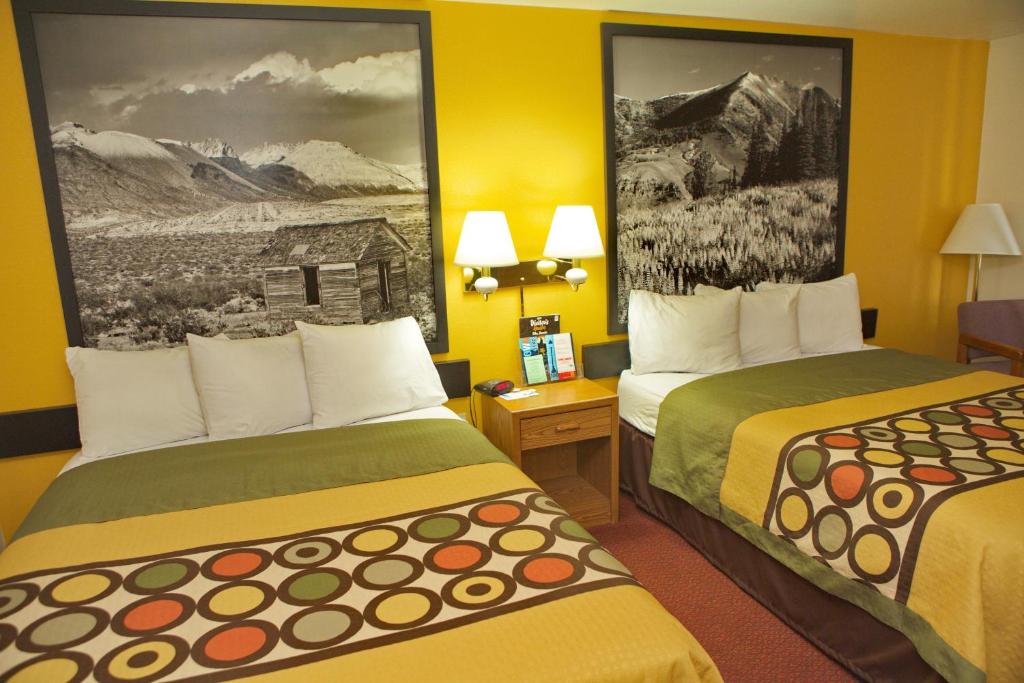 Queen Room with Two Queen Beds – Non-Smoking