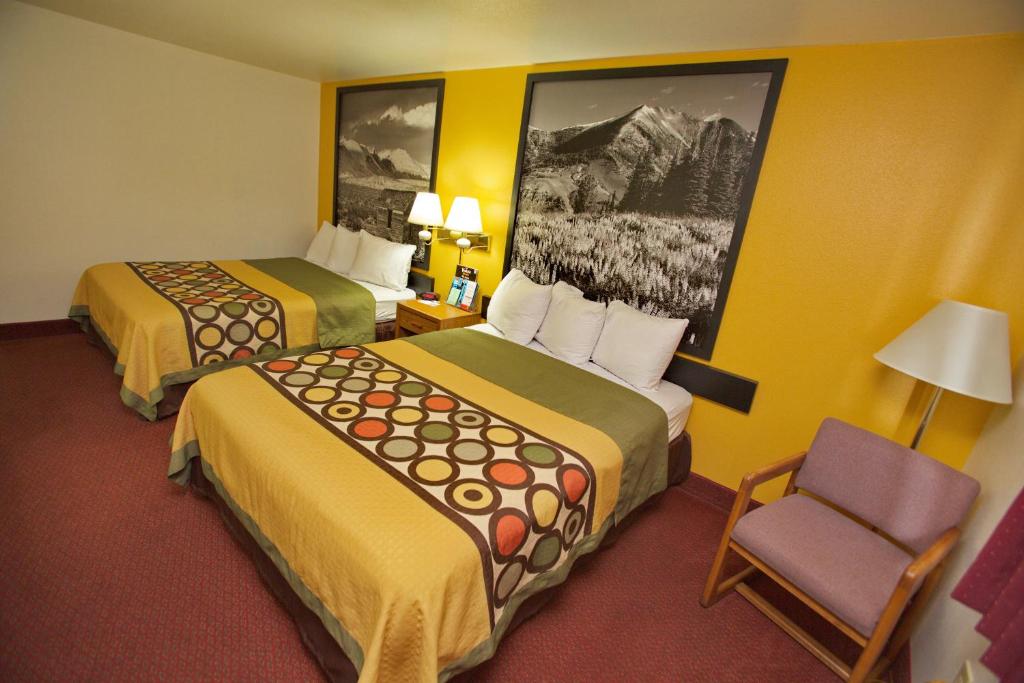 Queen Room with Two Queen Beds – Non-Smoking