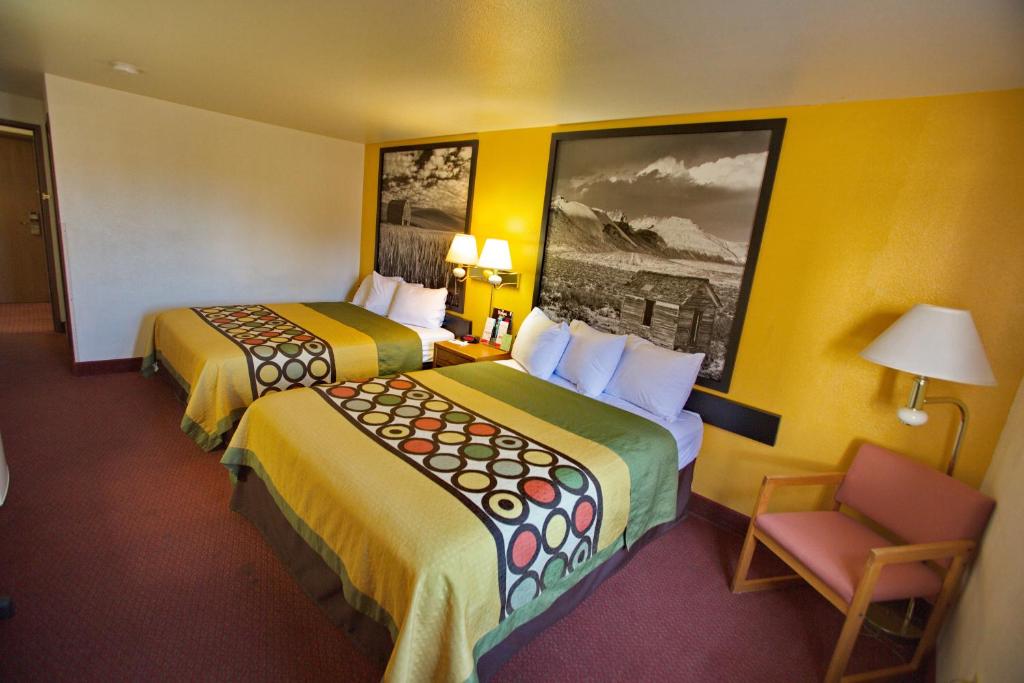 Queen Room with Two Queen Beds – Non-Smoking