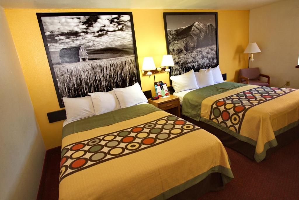 Queen Room with Two Queen Beds – Non-Smoking