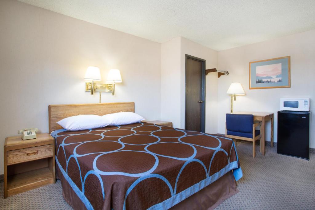 Queen Room with Two Queen Beds – Non-Smoking