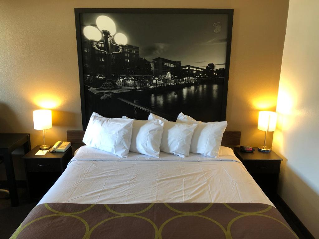 King Room – Non-Smoking