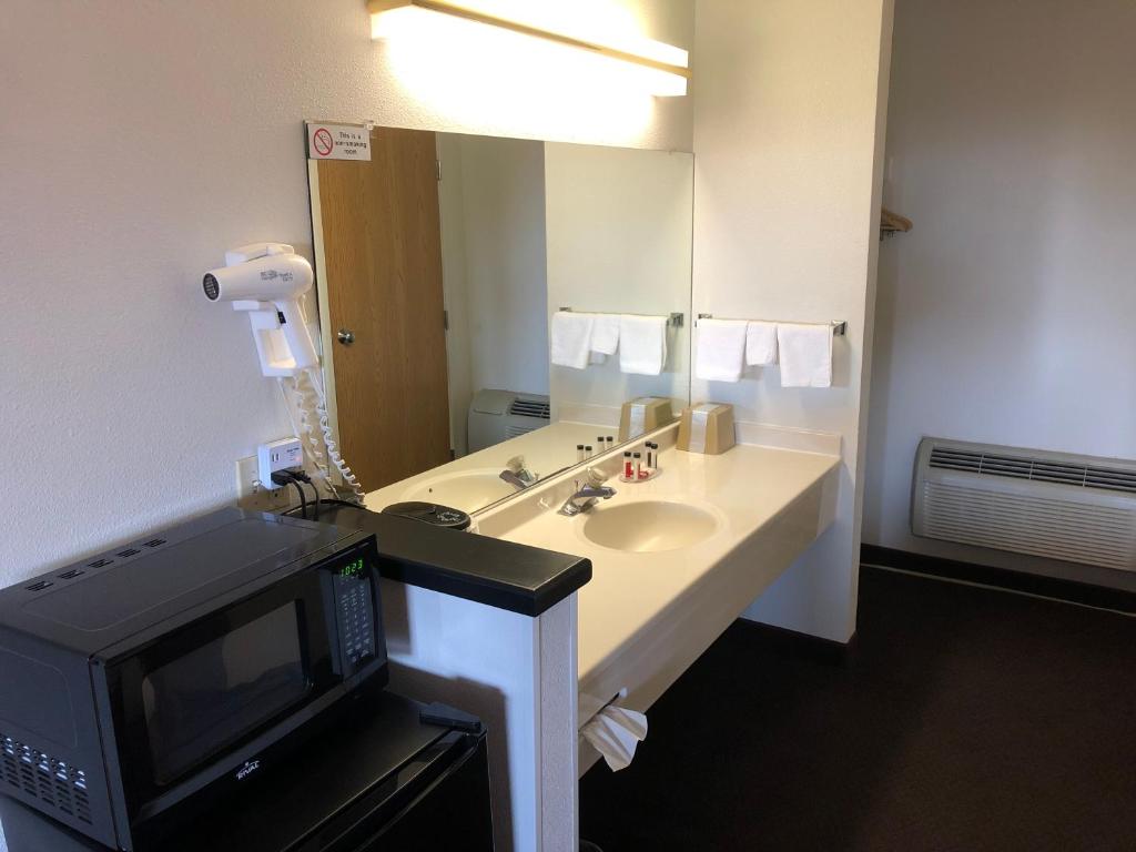 Queen Room – Mobility AccessNon-Smoking