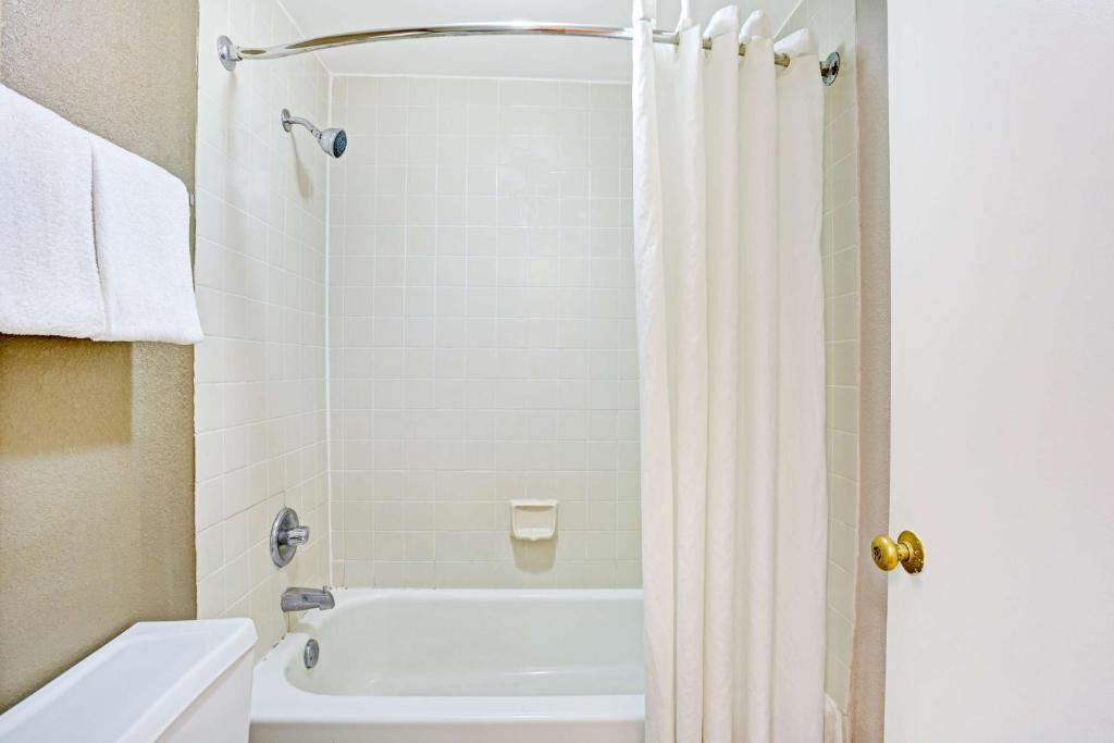 King Room – Non-Smoking