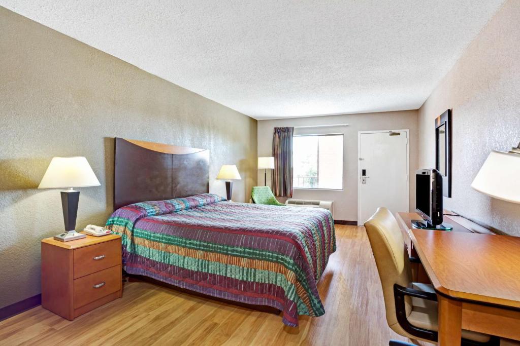 King Room – Non-Smoking