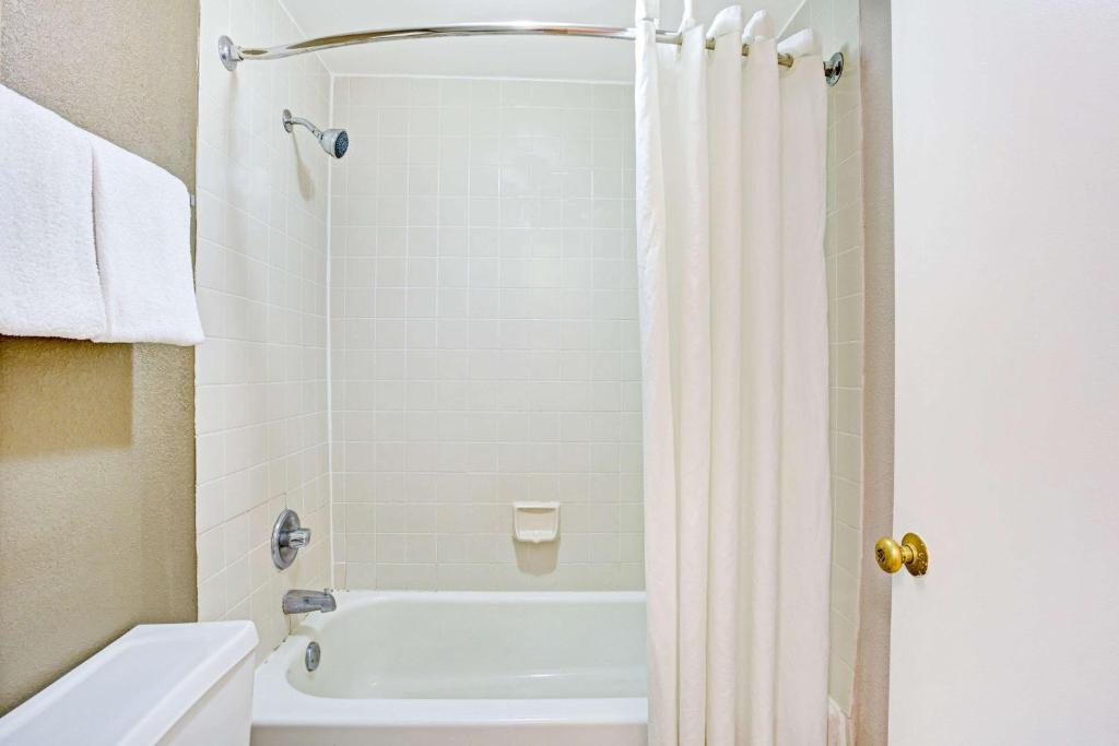 King Room – Non-Smoking