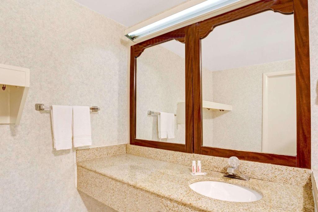 King Room – Non-Smoking