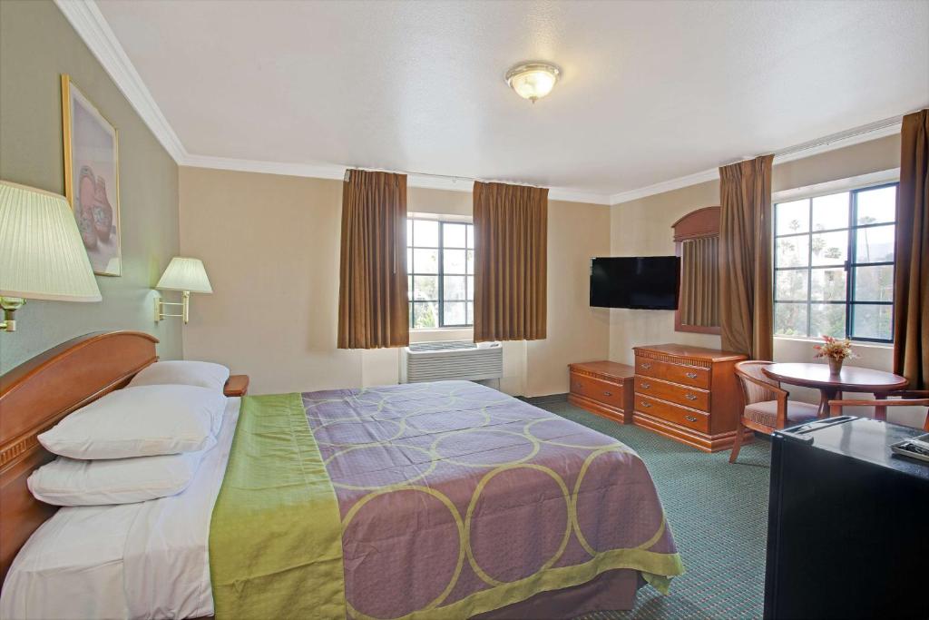 King Room – Disability Access – Non-Smoking