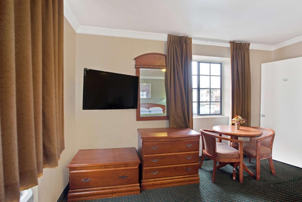 King Room – Non-Smoking