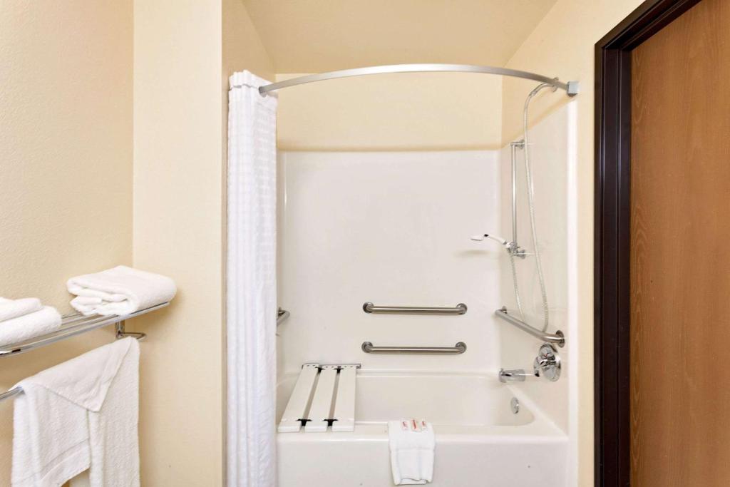 Queen Room – Mobility AccessNon-Smoking