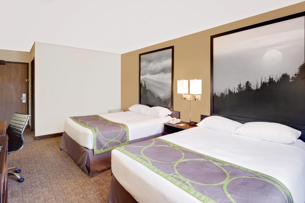 Queen Room with Two Queen Beds – Non-Smoking