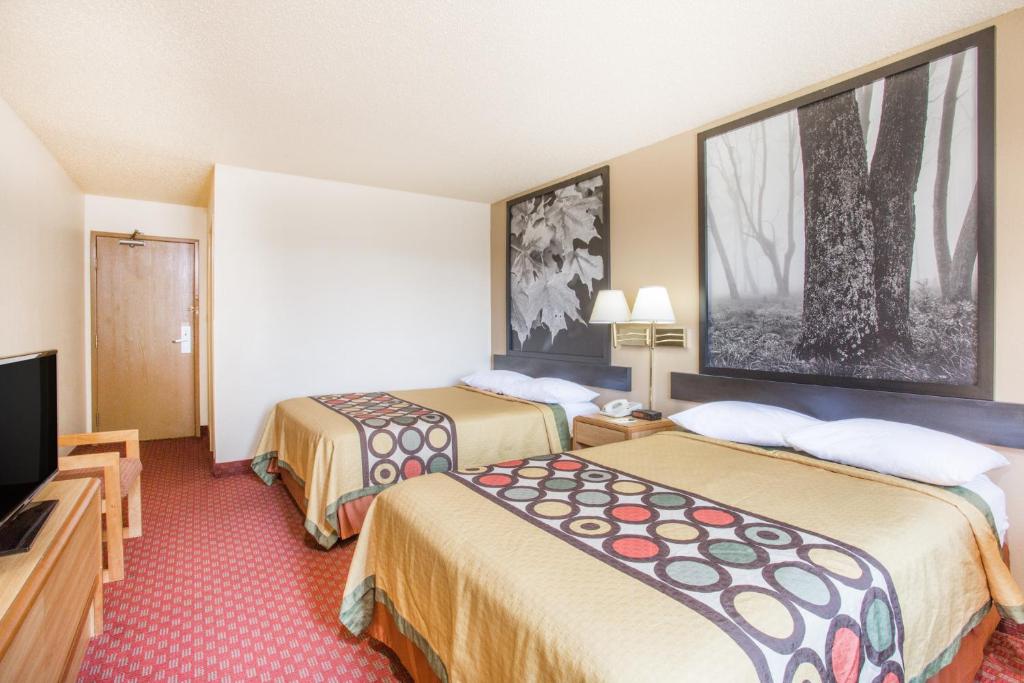 Deluxe Double Room with Two Double Beds – Non-Smoking