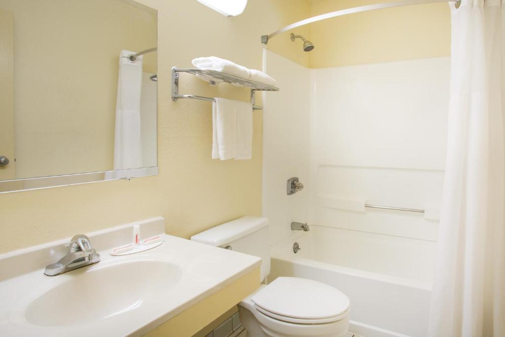 Deluxe Double Room with Two Double Beds – Non-Smoking