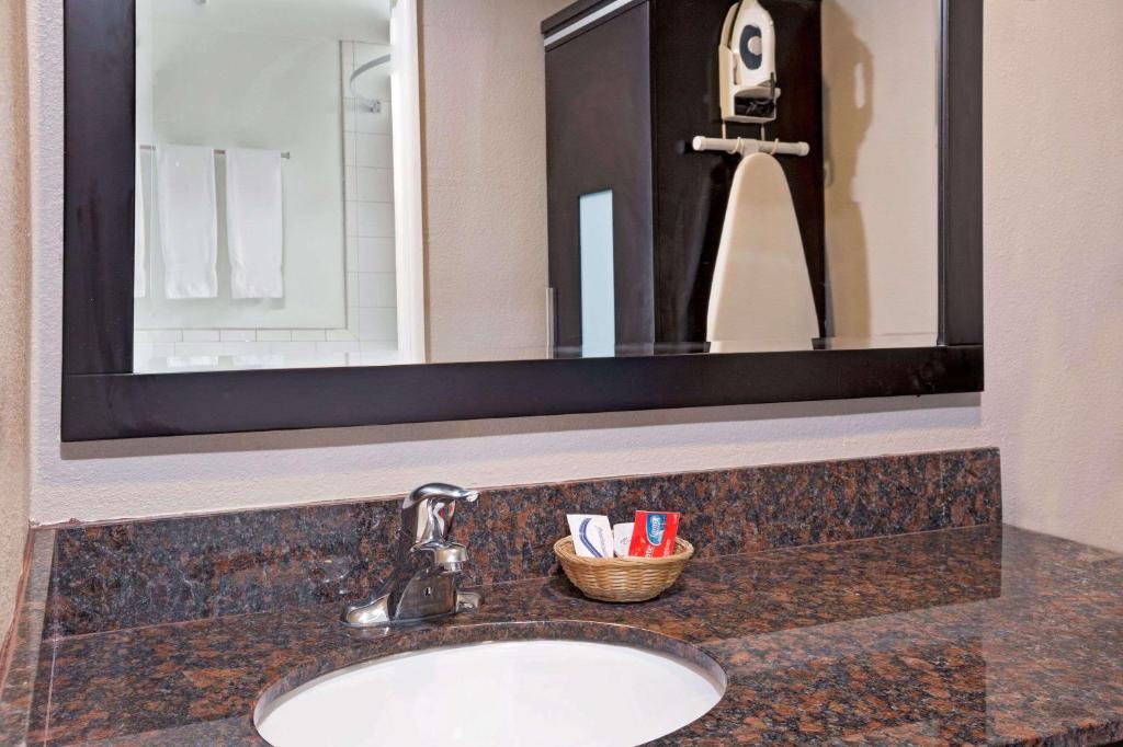 King Room – Non-Smoking