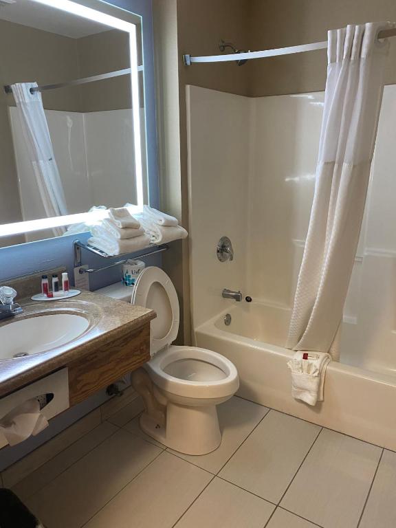 Deluxe King Room – Non-Smoking