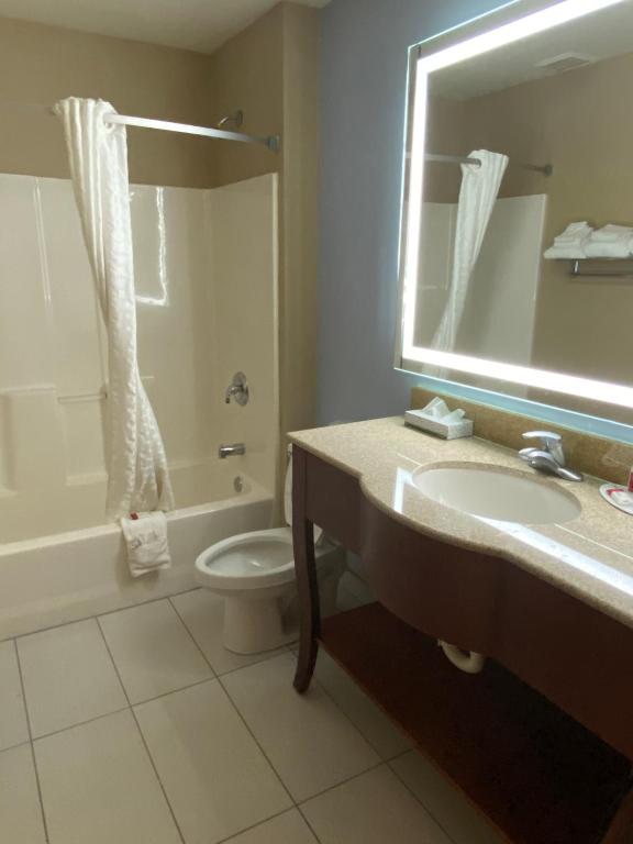 King Suite – Non-Smoking