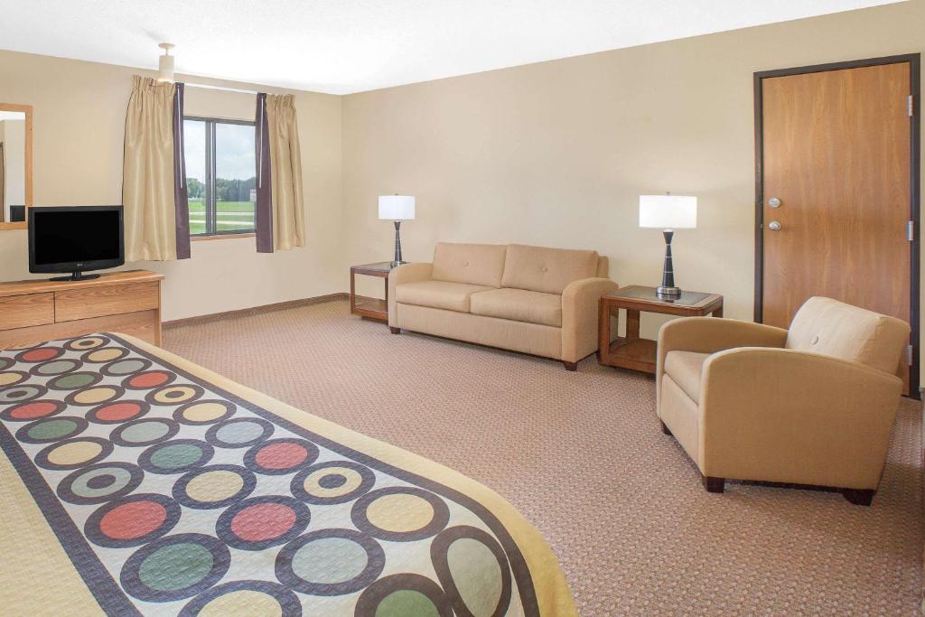 King Suite – Non-Smoking