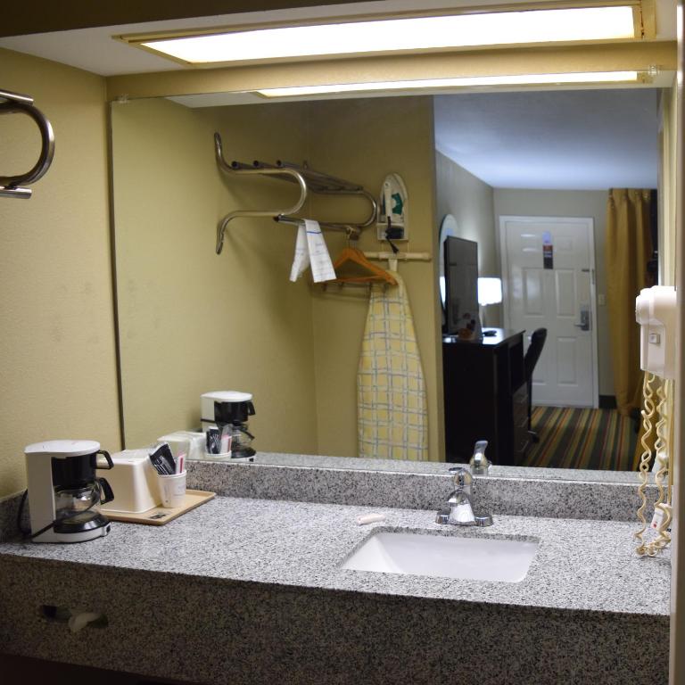 Queen Room with Two Queen Beds – Smoking