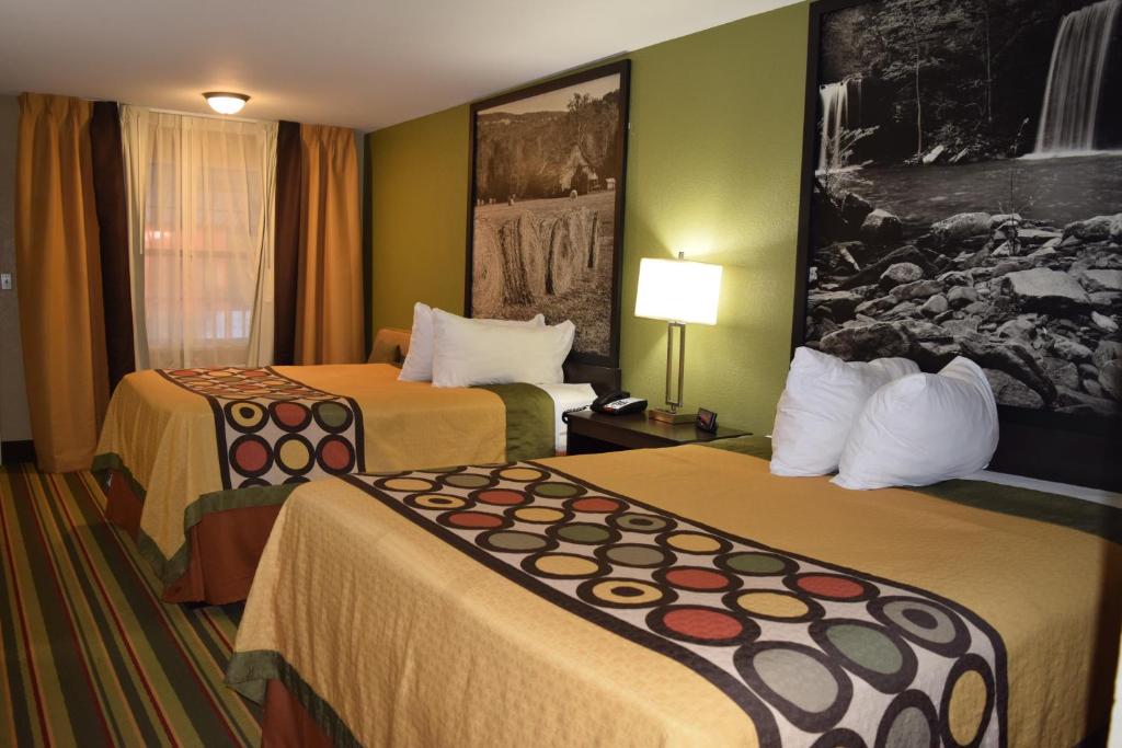 Queen Room with Two Queen Beds – Smoking