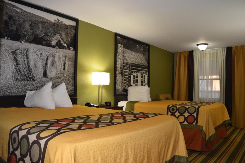 Queen Room with Two Queen Beds – Smoking