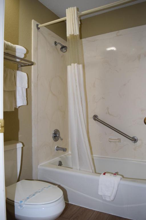 Queen Room with Two Queen Beds – Smoking