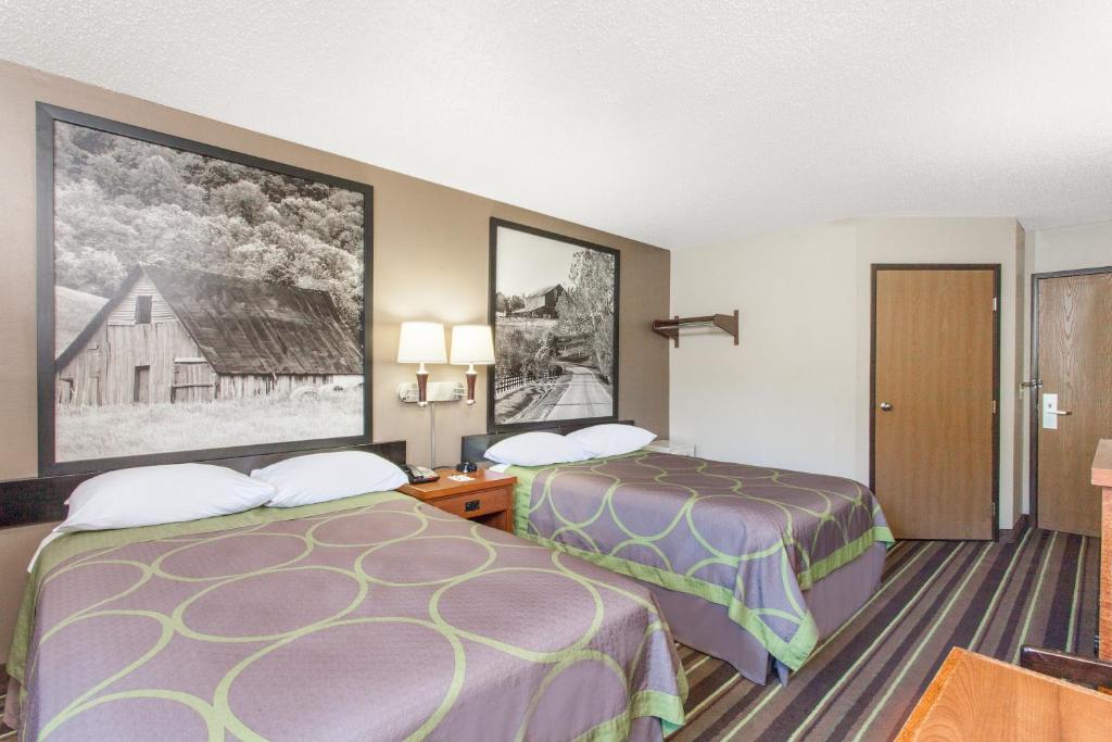 Double Room with Two Double Beds – Non-Smoking