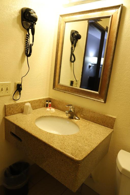 King Room – Non-Smoking