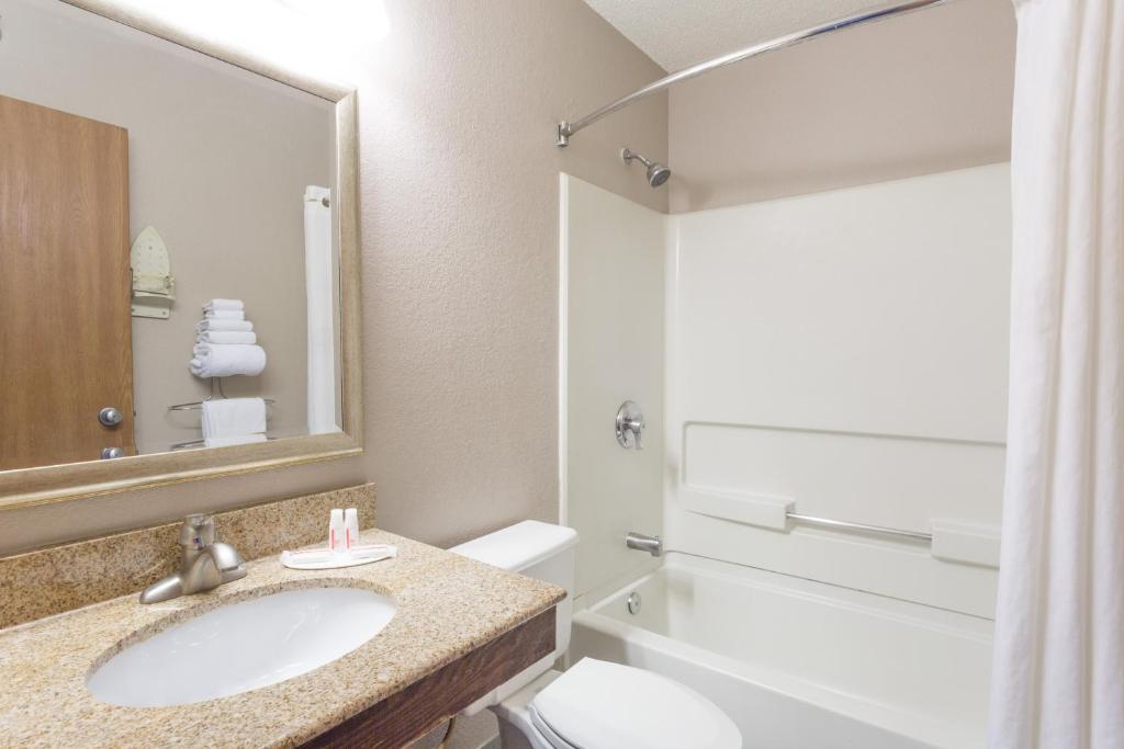 Deluxe Double Room with Two Double Beds – Non-Smoking