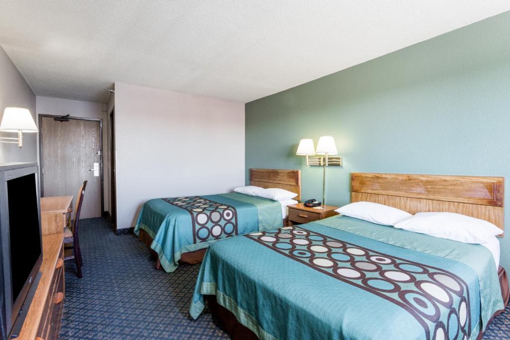 Deluxe Double Room with Two Double Beds – Non-Smoking